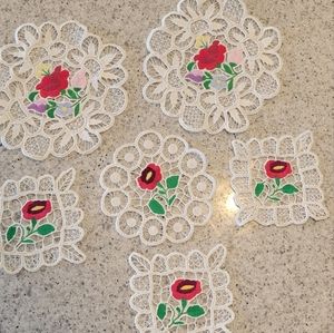 VINTAGE BEAUTIFUL 6 PICES OF DOILIES, MADE IN HUNGARY